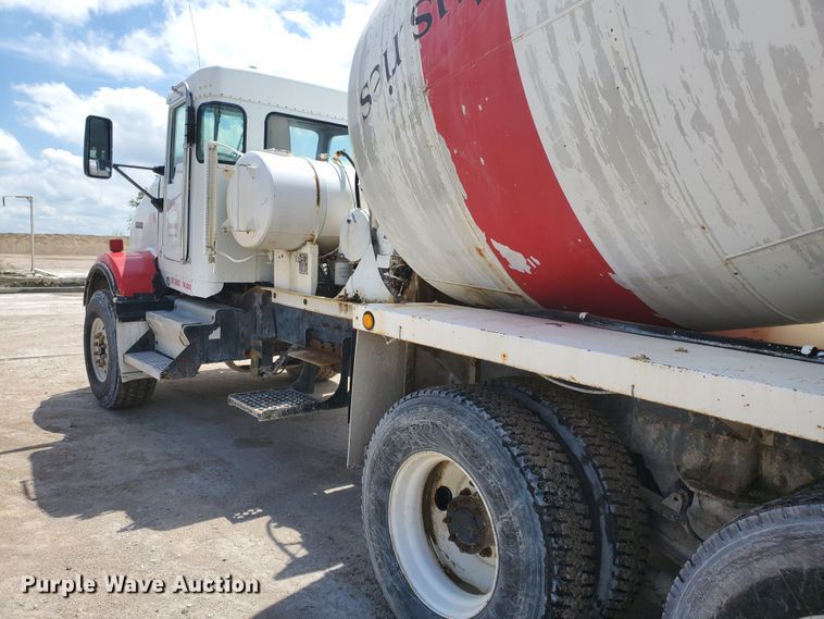 image for item GM9265 2000 Kenworth T800B  ready mix truck