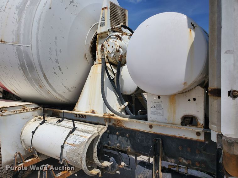 image for item GM9265 2000 Kenworth T800B  ready mix truck