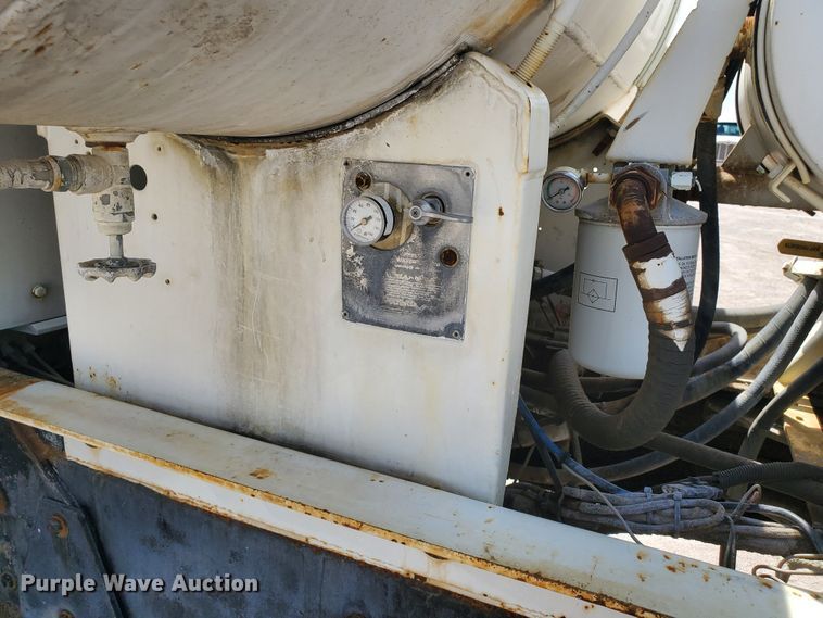 image for item GM9265 2000 Kenworth T800B  ready mix truck