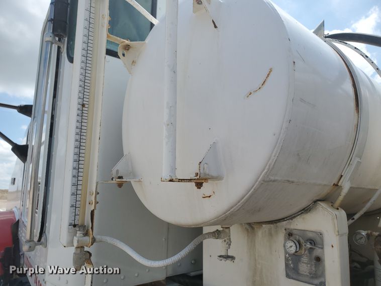 image for item GM9265 2000 Kenworth T800B  ready mix truck