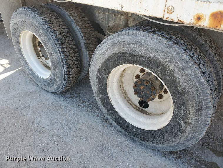 image for item GM9265 2000 Kenworth T800B  ready mix truck