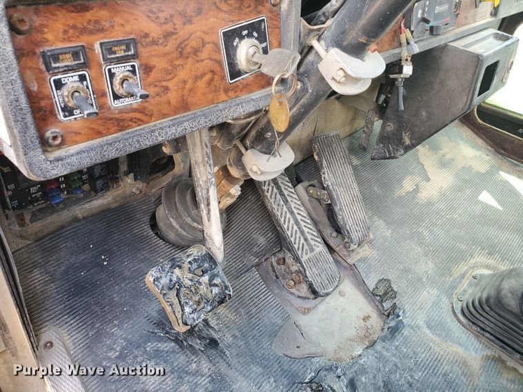 image for item GM9266 1999 Kenworth W900S  ready mix truck