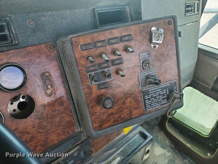 image for item GM9266 1999 Kenworth W900S  ready mix truck