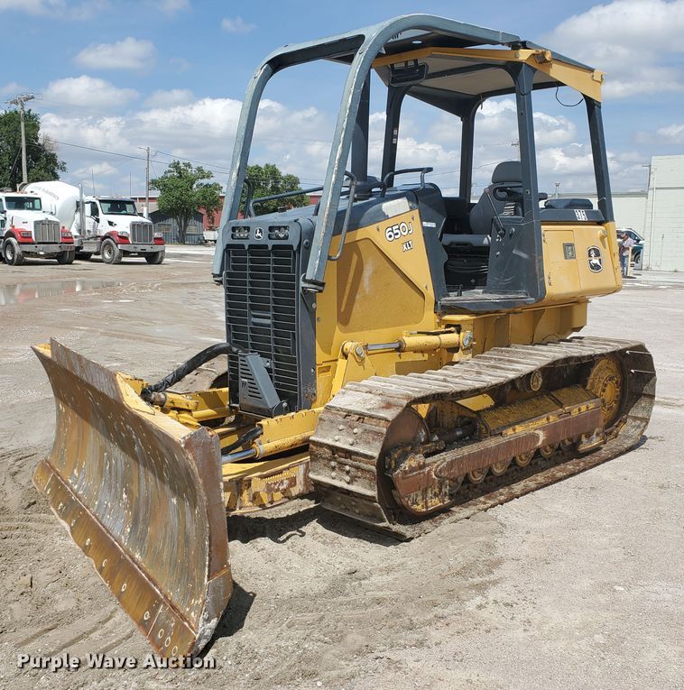 image for item GM9269 2006 John Deere 650J XLT  dozer