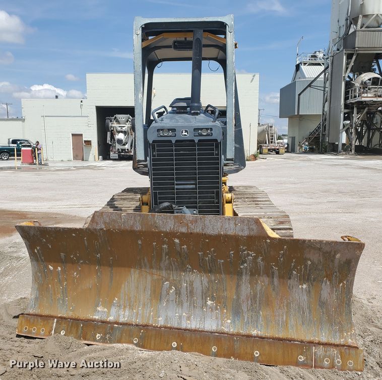 image for item GM9269 2006 John Deere 650J XLT  dozer