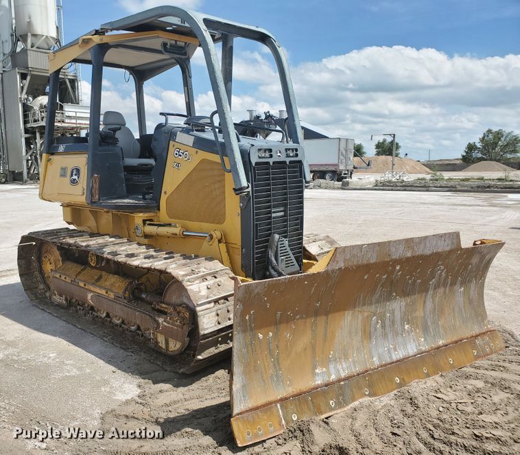 image for item GM9269 2006 John Deere 650J XLT  dozer