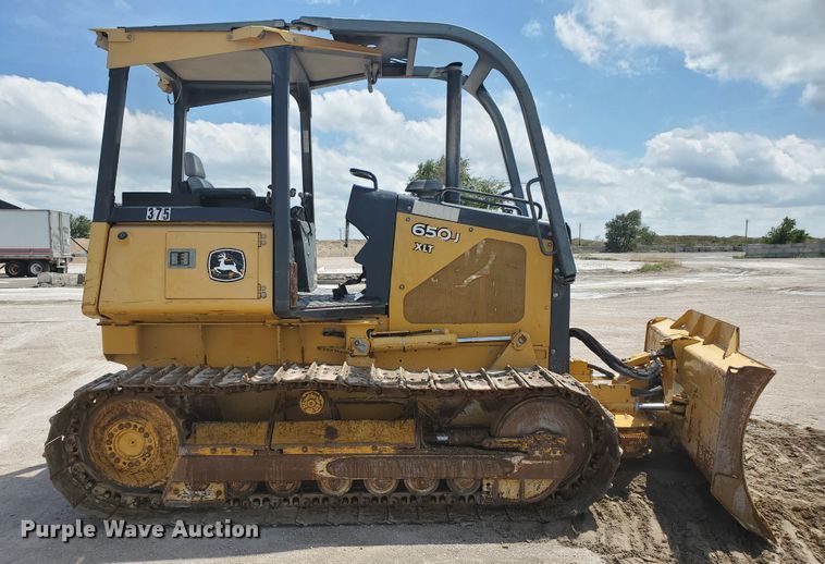 image for item GM9269 2006 John Deere 650J XLT  dozer