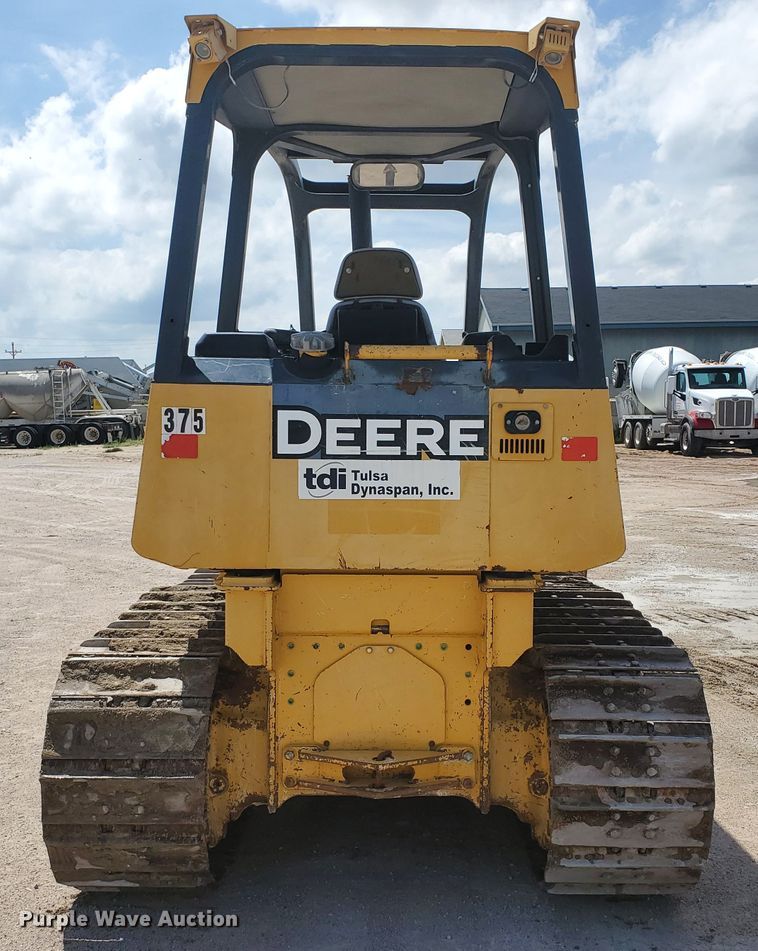 image for item GM9269 2006 John Deere 650J XLT  dozer