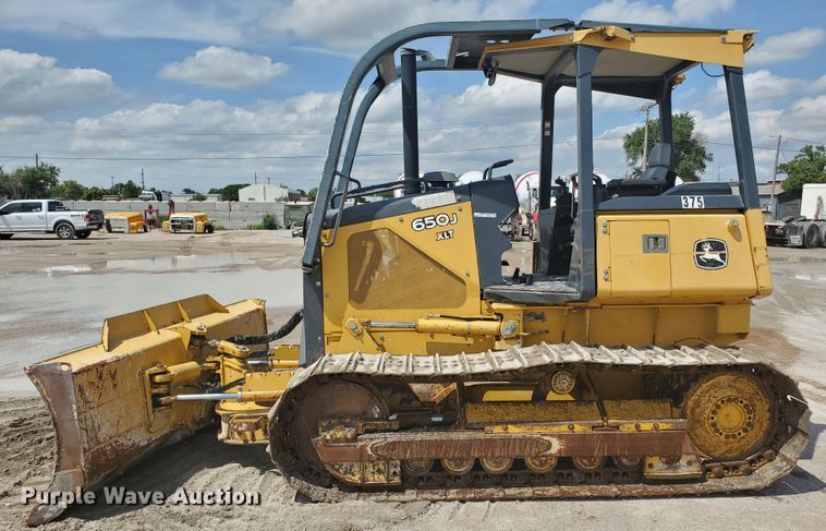 image for item GM9269 2006 John Deere 650J XLT  dozer