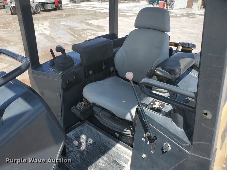 image for item GM9269 2006 John Deere 650J XLT  dozer