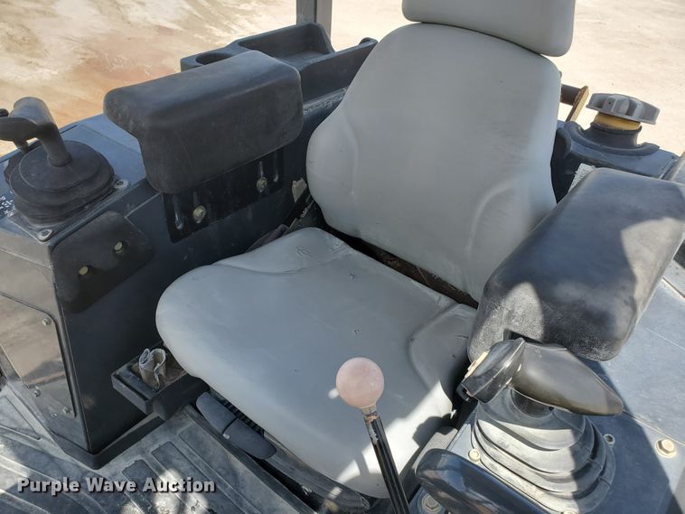 image for item GM9269 2006 John Deere 650J XLT  dozer