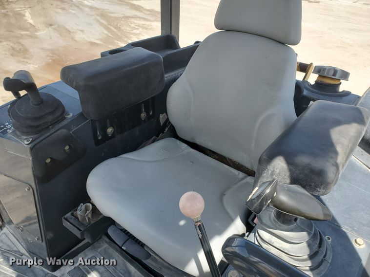 image for item GM9269 2006 John Deere 650J XLT  dozer