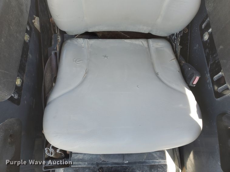 image for item GM9269 2006 John Deere 650J XLT  dozer