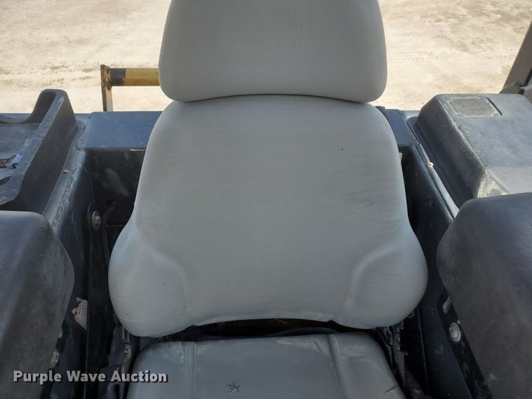 image for item GM9269 2006 John Deere 650J XLT  dozer