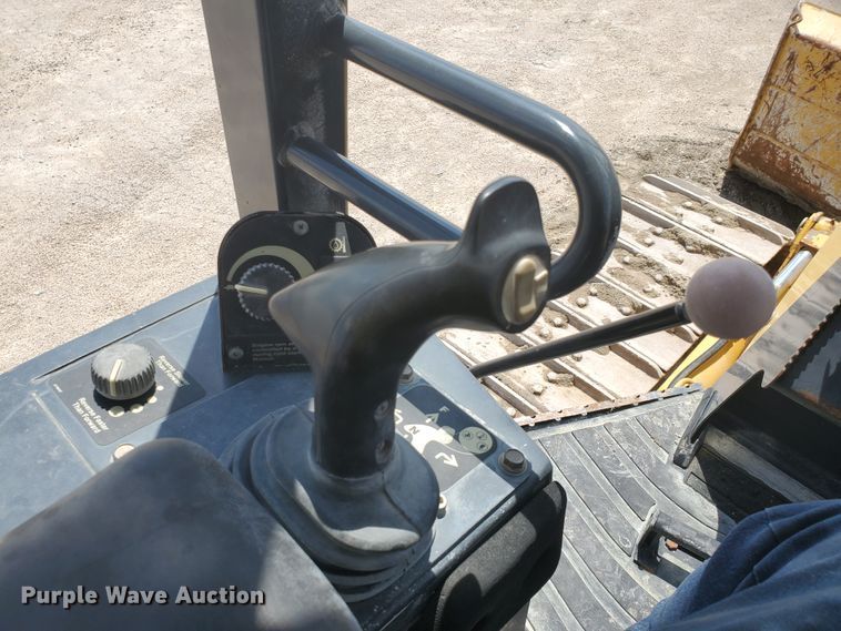 image for item GM9269 2006 John Deere 650J XLT  dozer