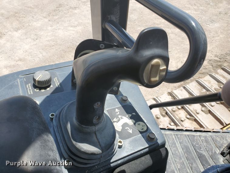 image for item GM9269 2006 John Deere 650J XLT  dozer