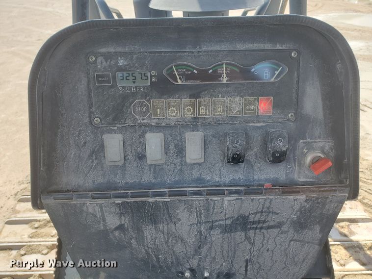 image for item GM9269 2006 John Deere 650J XLT  dozer