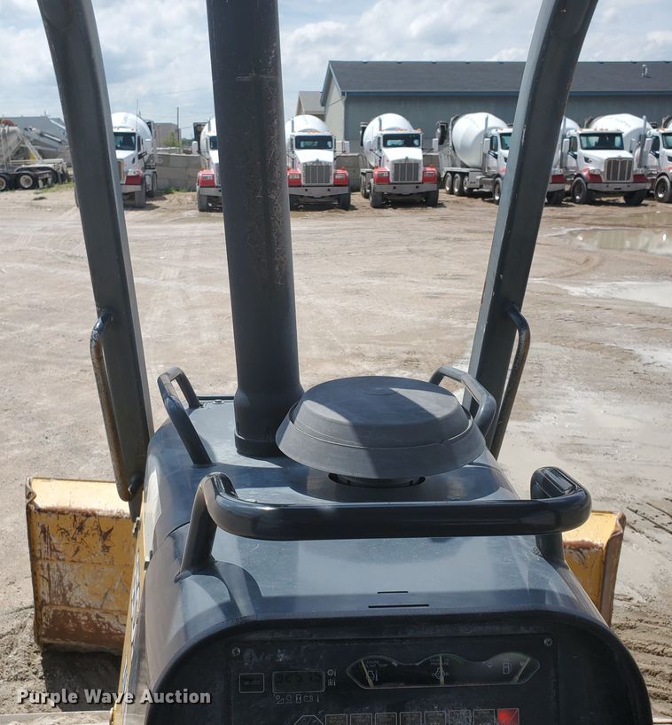 image for item GM9269 2006 John Deere 650J XLT  dozer