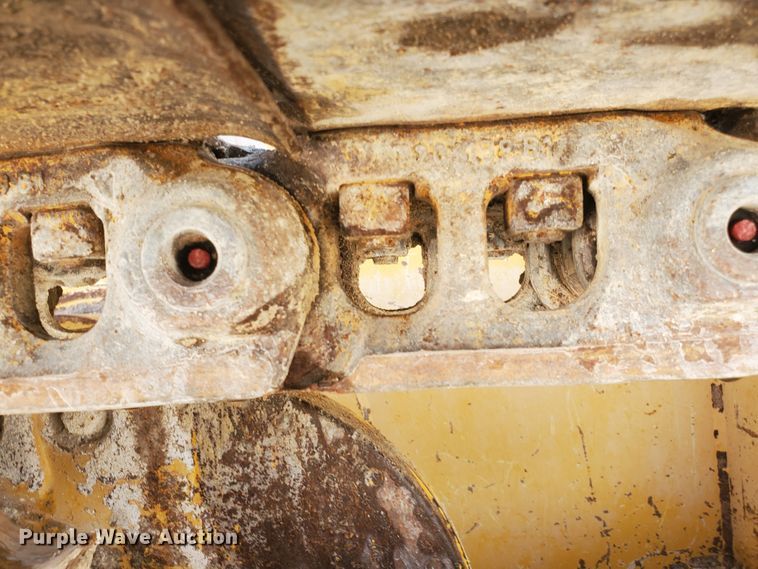 image for item GM9269 2006 John Deere 650J XLT  dozer