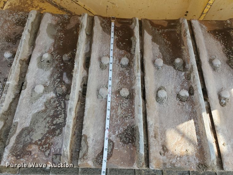 image for item GM9269 2006 John Deere 650J XLT  dozer