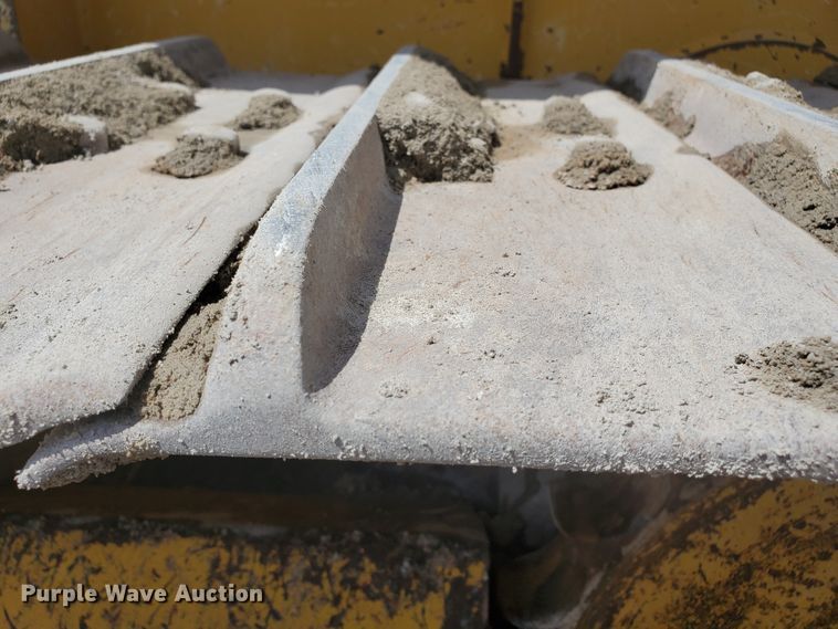 image for item GM9269 2006 John Deere 650J XLT  dozer