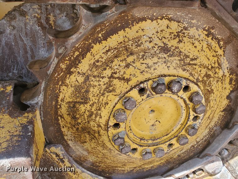 image for item GM9269 2006 John Deere 650J XLT  dozer