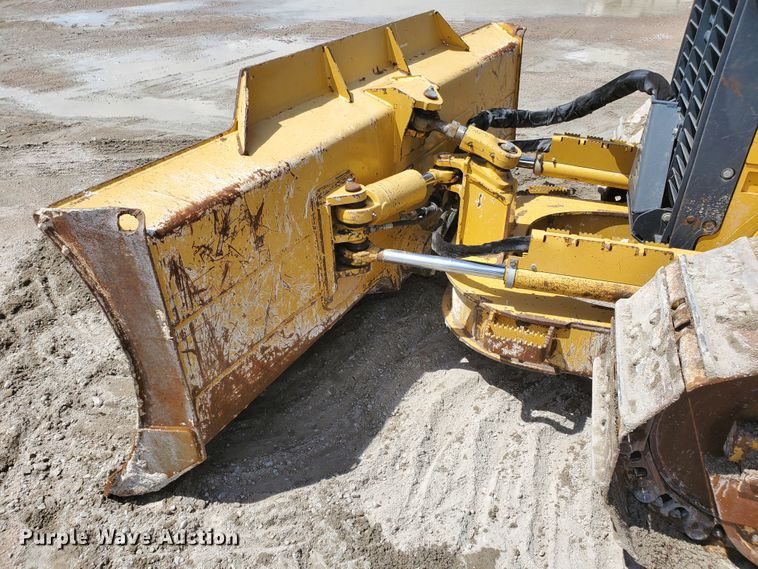 image for item GM9269 2006 John Deere 650J XLT  dozer