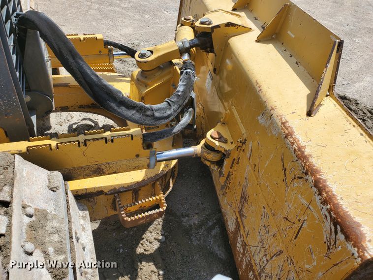 image for item GM9269 2006 John Deere 650J XLT  dozer