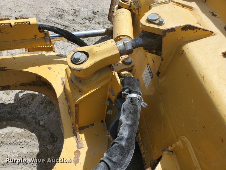 image for item GM9269 2006 John Deere 650J XLT  dozer