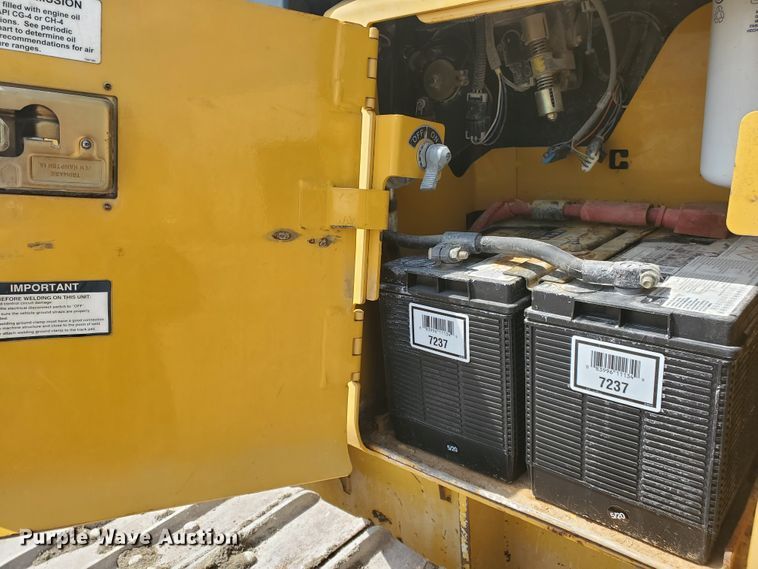 image for item GM9269 2006 John Deere 650J XLT  dozer