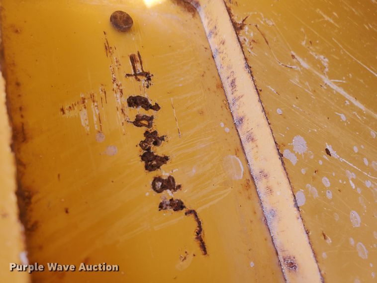 image for item GM9269 2006 John Deere 650J XLT  dozer