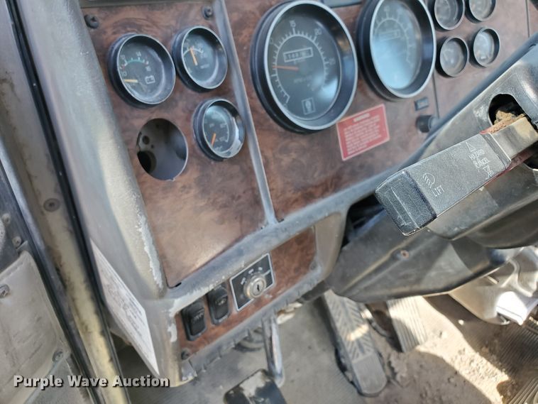 image for item GM9289 2001 Kenworth T800  ready mix truck