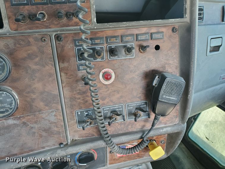 image for item GM9289 2001 Kenworth T800  ready mix truck