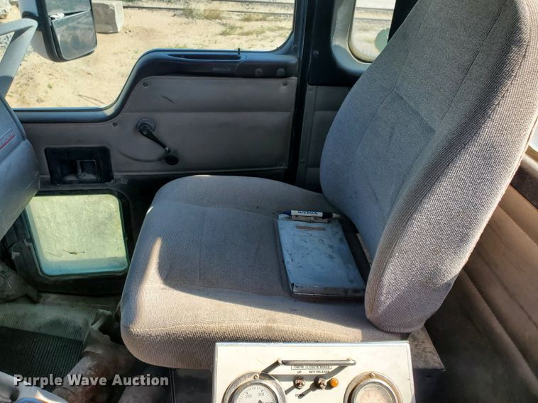 image for item GM9289 2001 Kenworth T800  ready mix truck