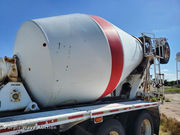 image for item GM9289 2001 Kenworth T800  ready mix truck