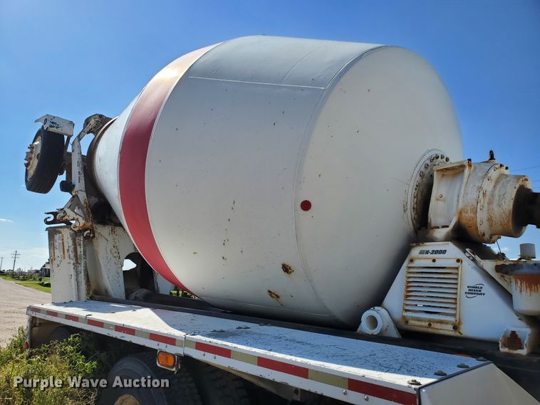 image for item GM9289 2001 Kenworth T800  ready mix truck