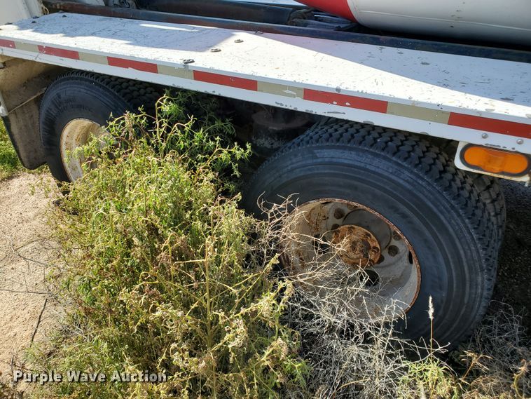 image for item GM9289 2001 Kenworth T800  ready mix truck