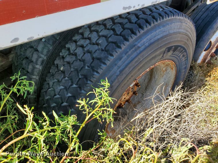 image for item GM9289 2001 Kenworth T800  ready mix truck