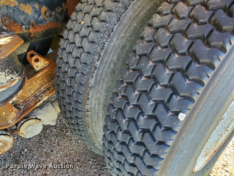 image for item GM9289 2001 Kenworth T800  ready mix truck