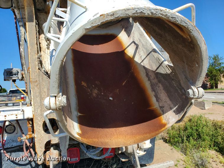 image for item GM9289 2001 Kenworth T800  ready mix truck