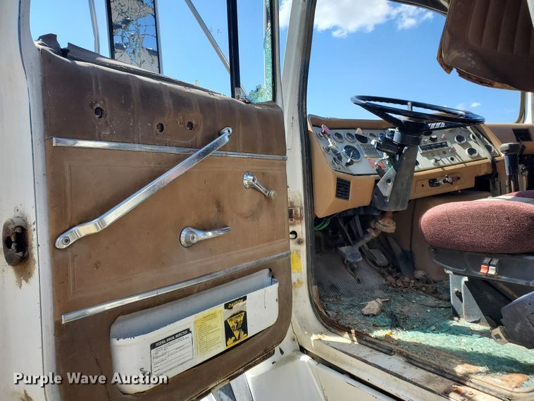 image for item GM9291 1988 Ford L9000 AeroMax  dump truck