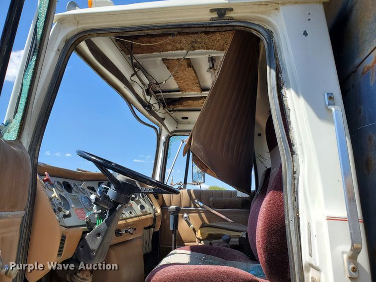 image for item GM9291 1988 Ford L9000 AeroMax  dump truck