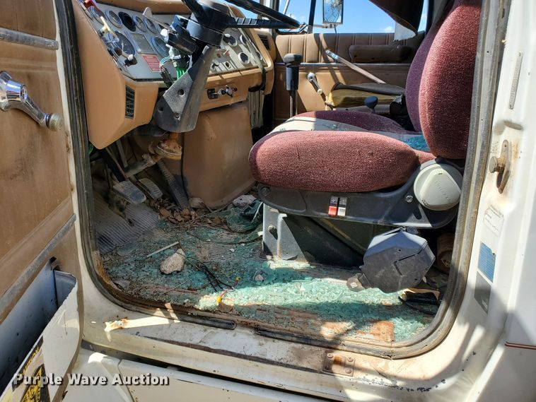 image for item GM9291 1988 Ford L9000 AeroMax  dump truck