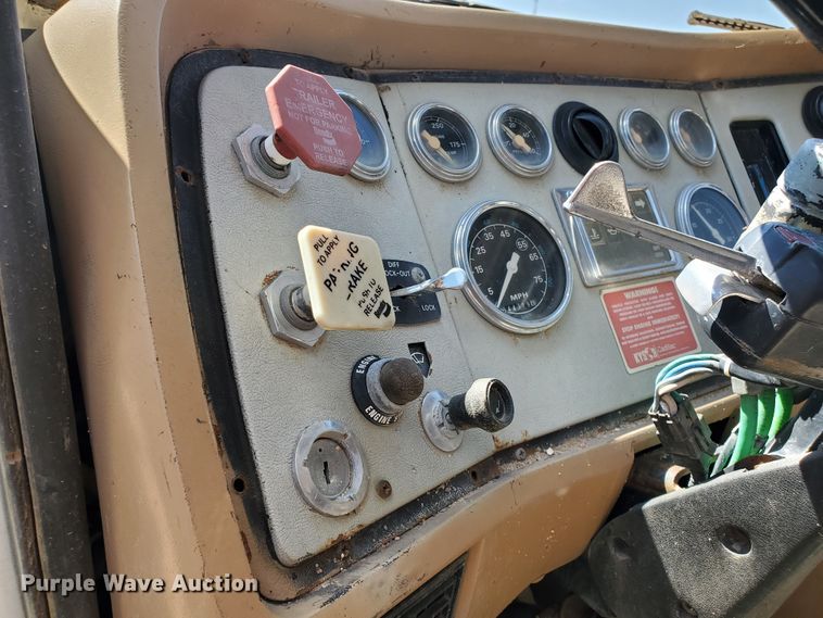 image for item GM9291 1988 Ford L9000 AeroMax  dump truck