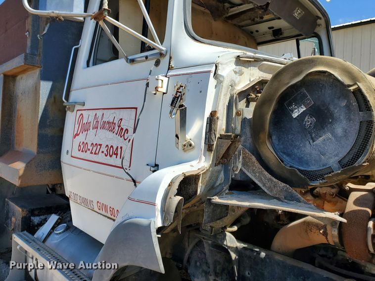 image for item GM9291 1988 Ford L9000 AeroMax  dump truck