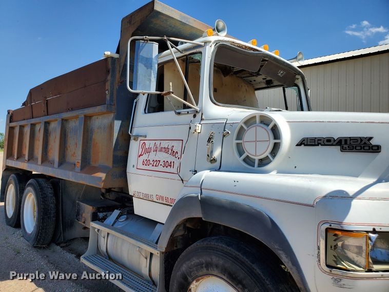 image for item GM9291 1988 Ford L9000 AeroMax  dump truck