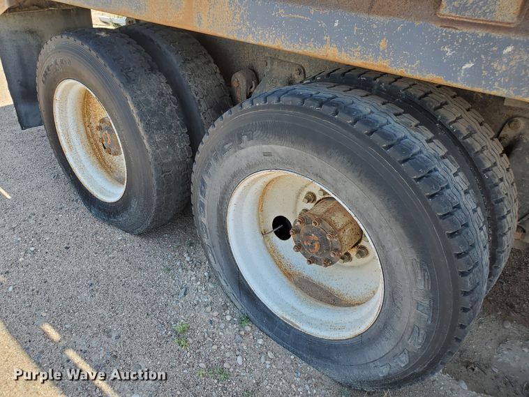 image for item GM9291 1988 Ford L9000 AeroMax  dump truck