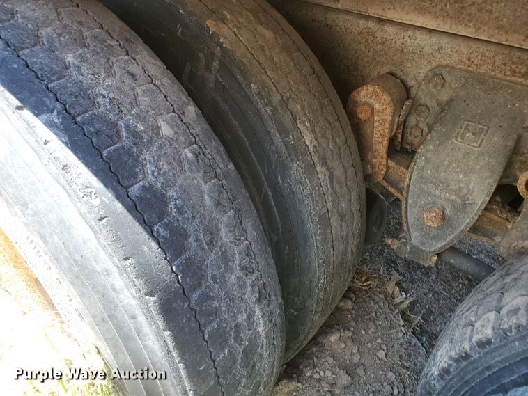 image for item GM9291 1988 Ford L9000 AeroMax  dump truck