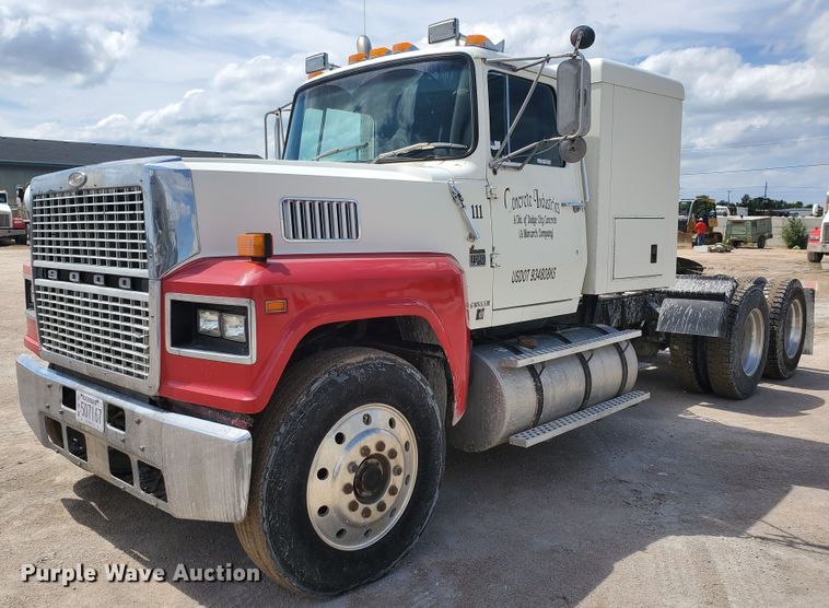 image for item GM9292 1989 Ford LTL9000  semi truck