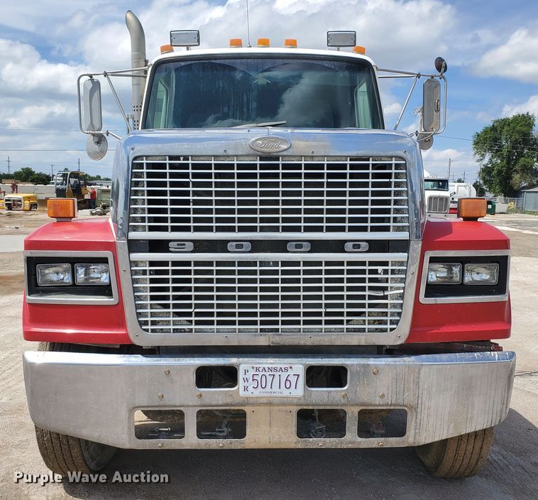 image for item GM9292 1989 Ford LTL9000  semi truck